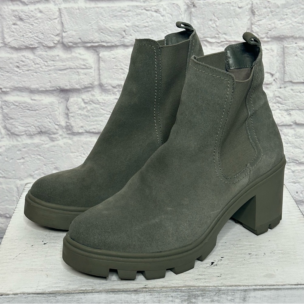 SPLENDID *Like New* Melisa Suede Chelsea Boots in Olive (Fits Like 9)